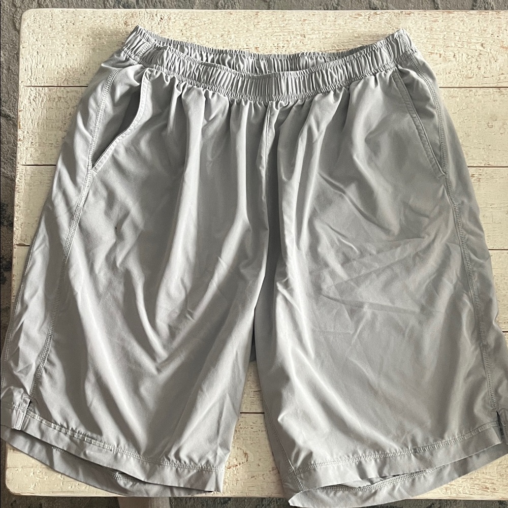 Columbia Men's Light Gray Athletic Shorts